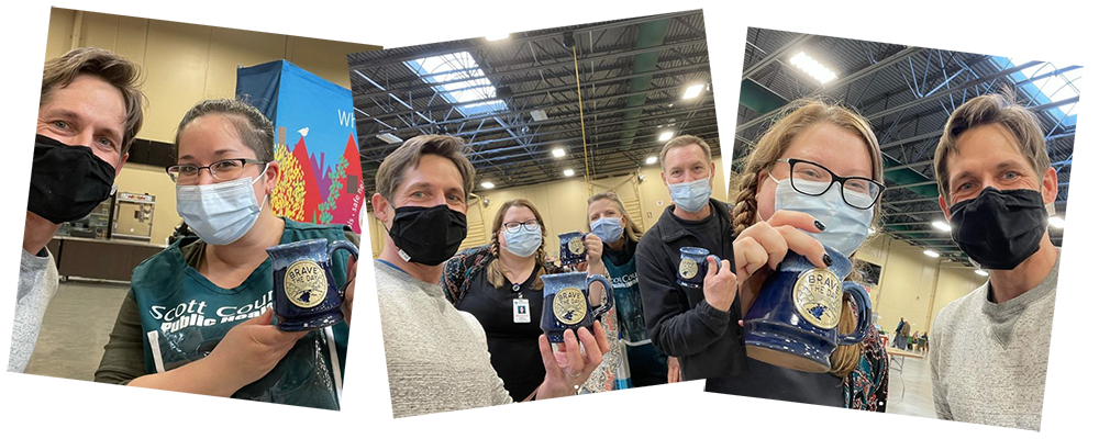 giving mugs to vaccination center